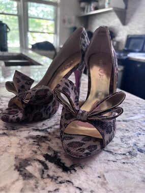 Paris Hilton Peep-Toe Bow High Heels in Leopard